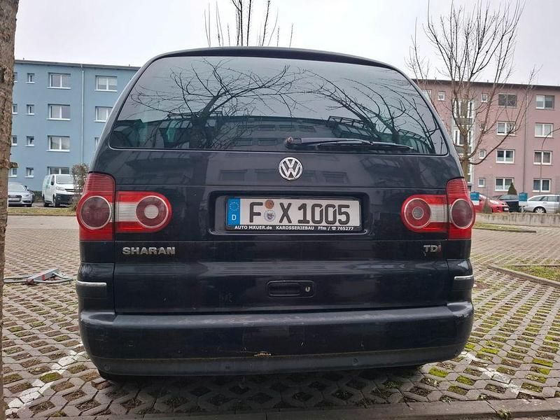 Gebraucht VW Sharan Trendline 131 PS (96 kW) 2004 Schwarz Van / Kleinbus
