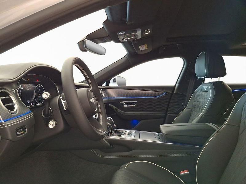 Gebraucht Bentley Flying Spur 551 PS (405 kW) 2024 Silber Limousine