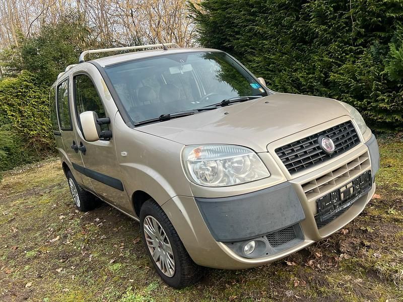 Gebraucht Fiat Doblò 78 PS (57 kW) 2008 Andere farben Van / Kleinbus