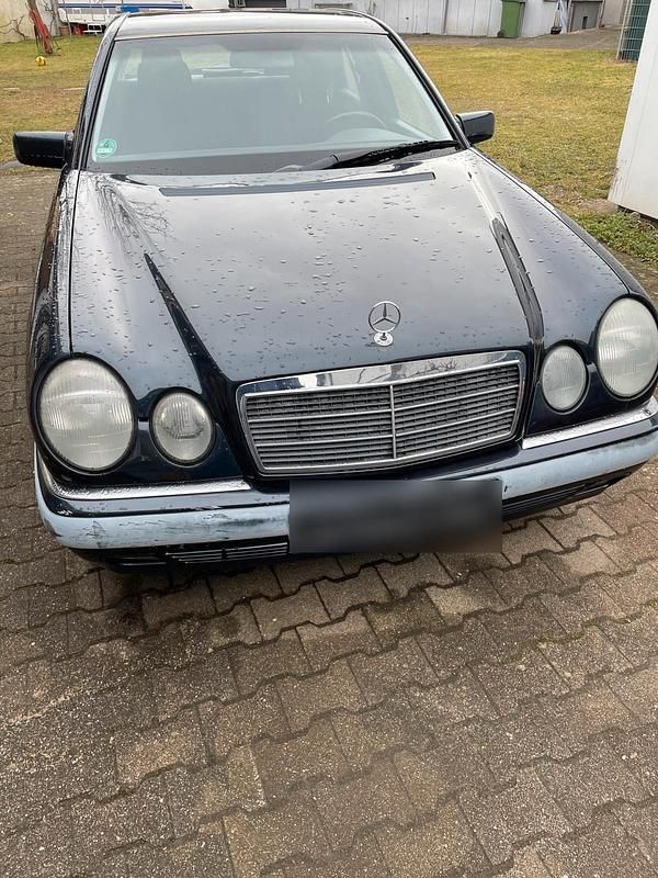 Gebraucht Mercedes 200 136 PS (100 kW) 1999 Blau Limousine