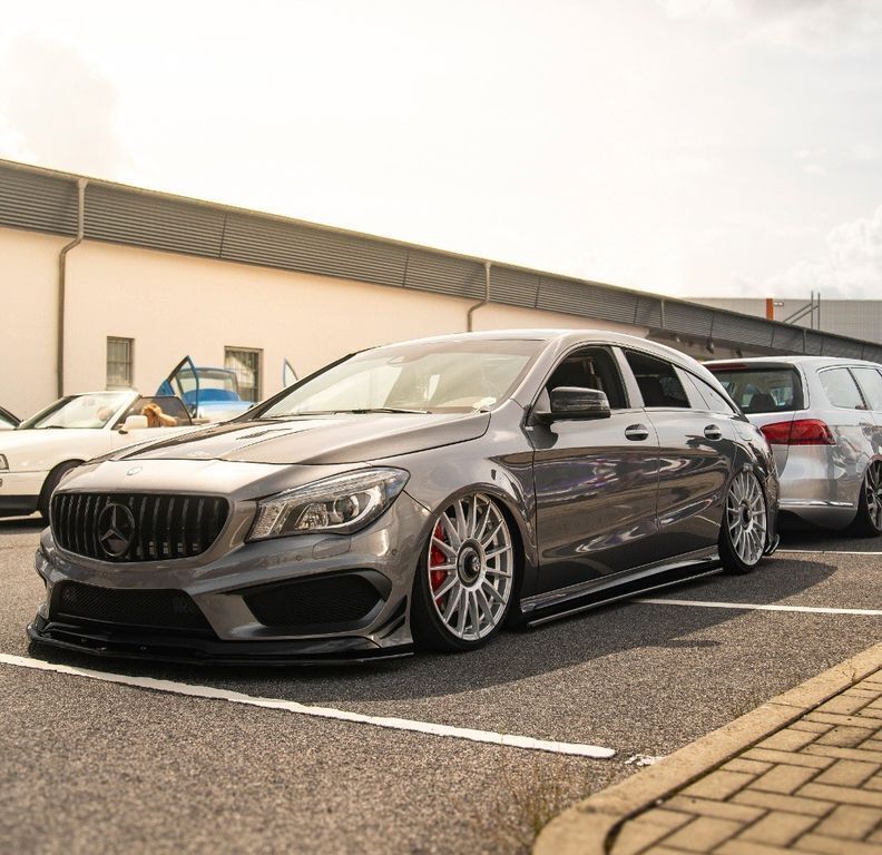 Grau Gebraucht 2015 Mercedes CLA45 AMG Shooting Brake AMG Kombi | 27.900 € (Fairer Preis) - Bild 1/4