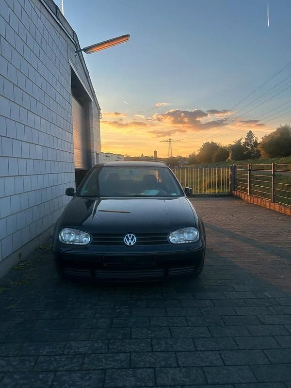 Schwarz Gebraucht 2001 VW Golf IV Kleinwagen | 1.000 € (Fairer Preis) - Bild 1/4