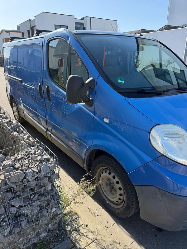 Second-hand Renault Trafic 2007 Albastru Monovolum