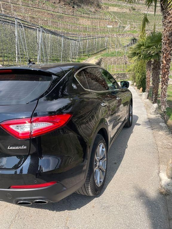 Gebraucht Maserati Levante 349 PS (256 kW) 2018 Schwarz SUV