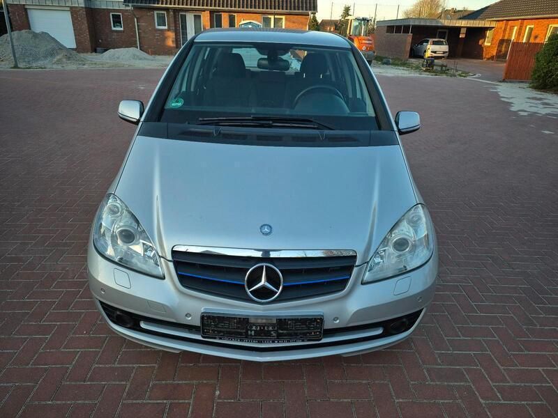 Silber Gebraucht 2009 Mercedes A150 Elegance Limousine | 3.600 € (Guter Preis) - Bild 1/4