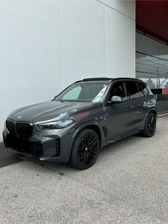 Grau Gebraucht 2023 BMW X5 M Sport SUV | 78.900 € - Bild 1/4