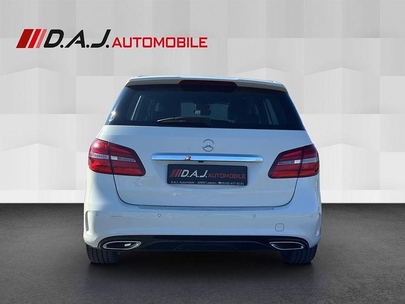 Gebraucht Mercedes B220 AMG line 170 PS (125 kW) 2018 Weiß Kleinwagen