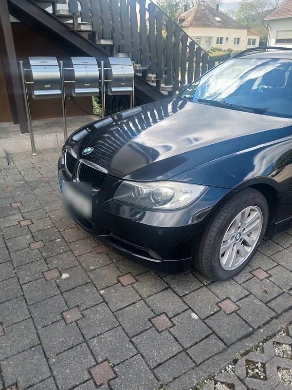 Gebraucht BMW 320 177 PS (130 kW) 2008 Schwarz Kombi