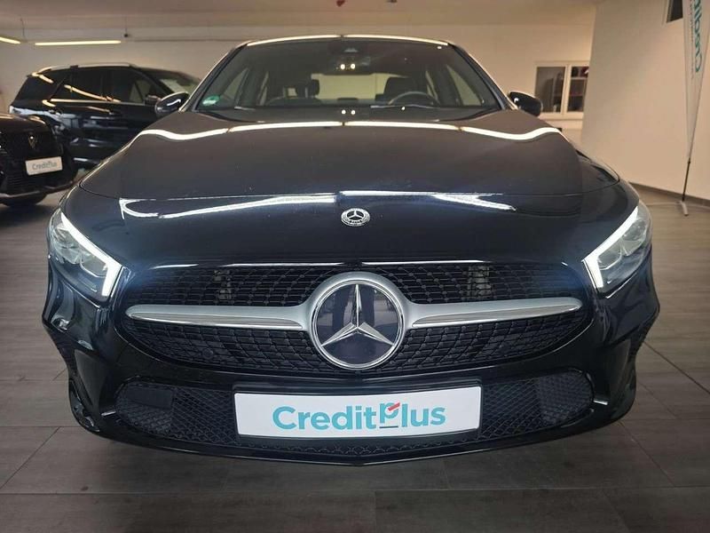 Gebraucht Mercedes A180 116 PS (85 kW) 2019 Schwarz Limousine