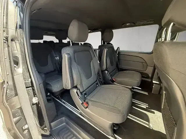 Gebraucht Mercedes V300 237 PS (174 kW) 2024 Schwarz Van / Kleinbus