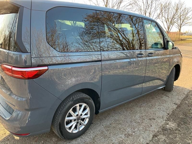 Gebraucht VW Multivan Life 150 PS (110 kW) 2025 Grau Van