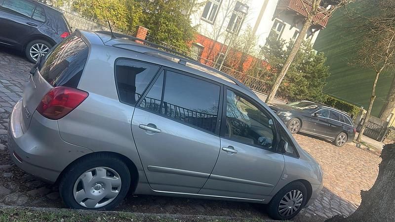 Gebraucht Toyota Corolla Verso 129 PS (94 kW) 2004 Silber Van / Kleinbus