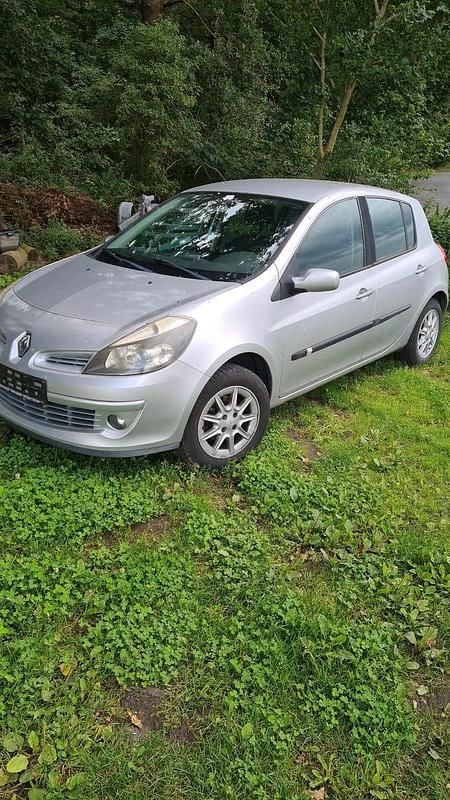Gebraucht 2006 Renault Clio II Kleinwagen | 399 € (Superpreis) - Bild 1/4