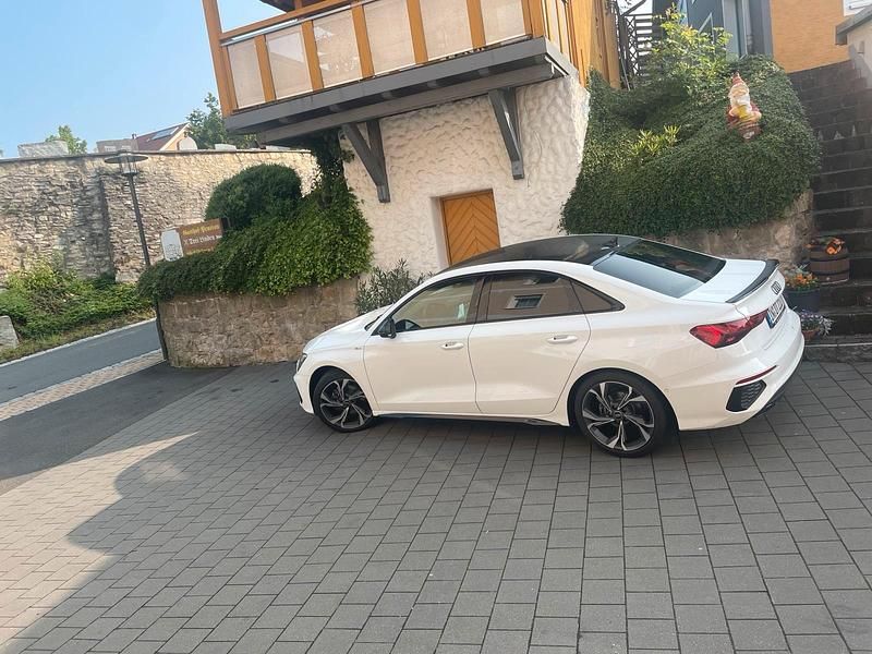 Gebraucht Audi A3 150 PS (110 kW) 2022 Weiß Limousine