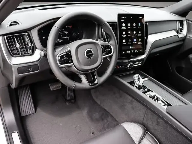 Gebraucht Volvo XC60 Plus 250 PS (183 kW) 2025 Manufacturer SUV