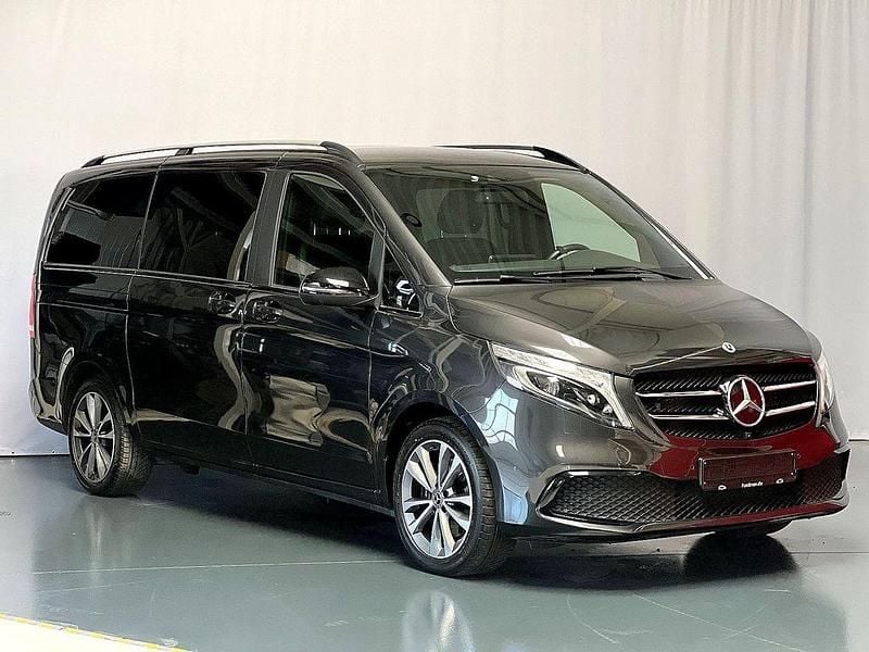 Gebraucht Mercedes V220 Avantgarde 237 PS (174 kW) 2022 Grau Van / Kleinbus