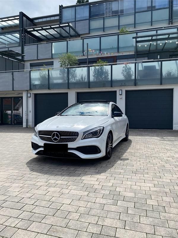 Weiß Gebraucht 2018 Mercedes CLA200 AMG Limousine | 19.500 € (Fairer Preis) - Bild 1/4