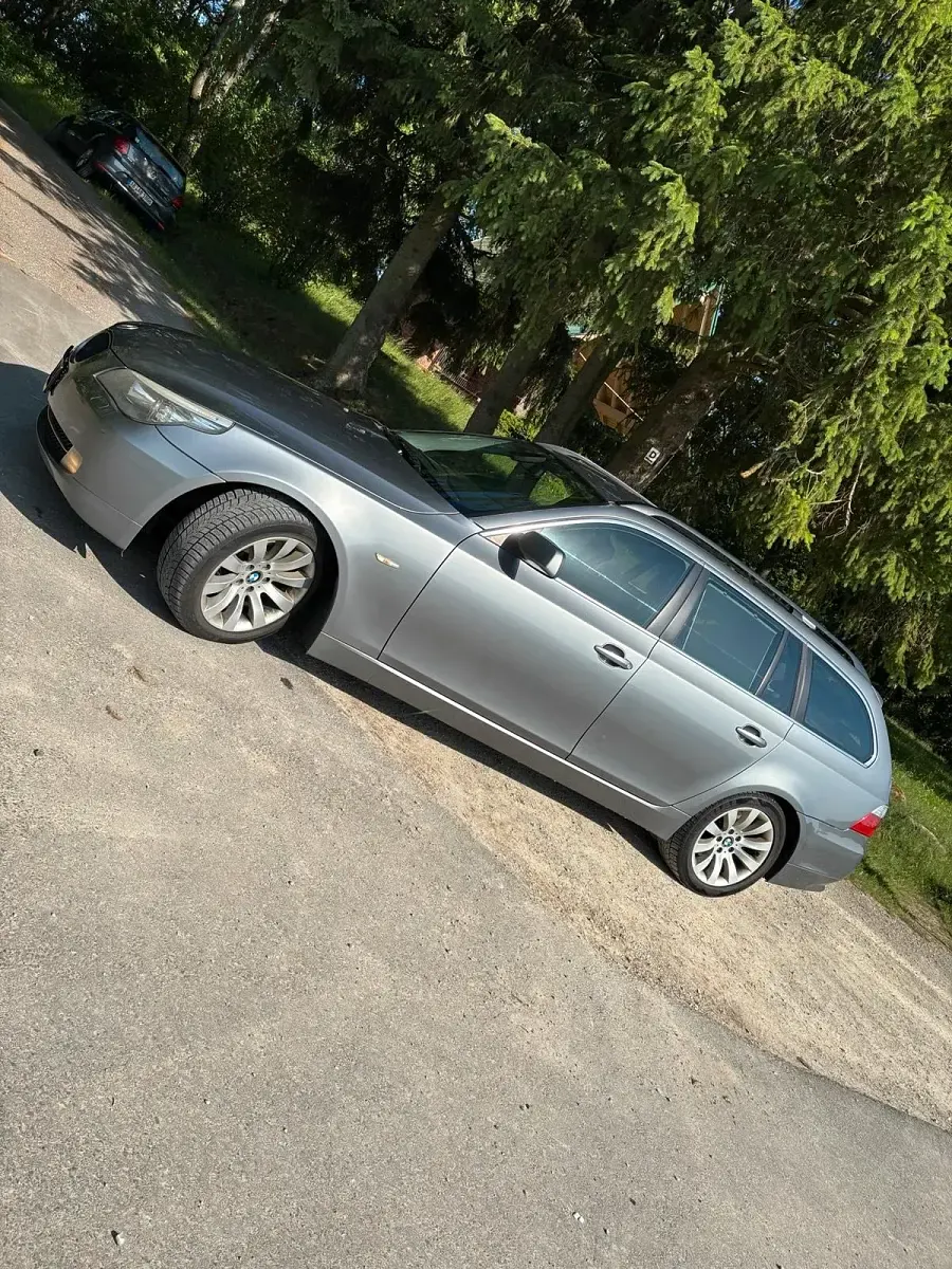 Gebraucht BMW 520 177 PS (130 kW) 2008 Grau Kombi