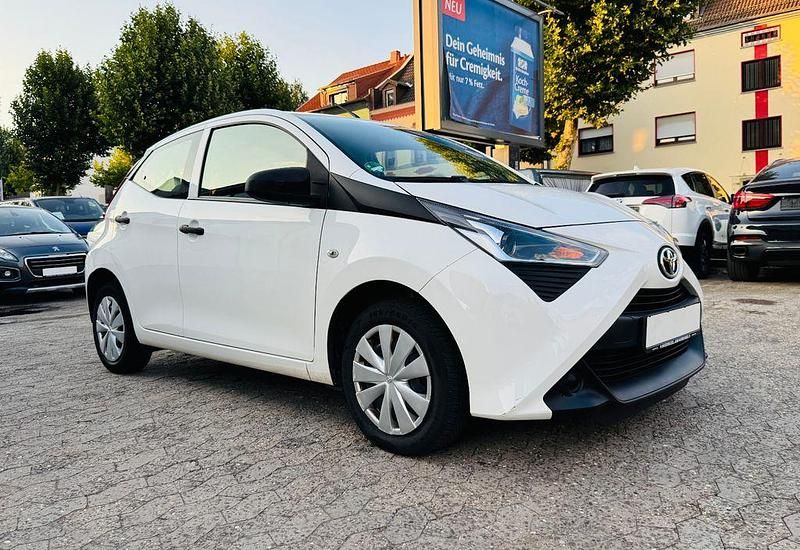 Weiß Gebraucht 2020 Toyota Aygo Kleinwagen | 7.900 € (Guter Preis) - Bild 1/4