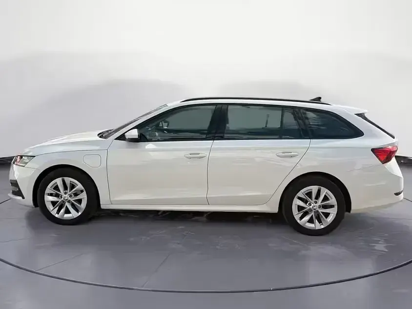 Gebraucht Skoda Octavia Ambition 150 PS (110 kW) 2023 Weiß Kombi