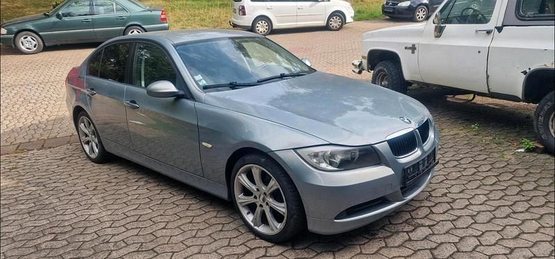 Gebraucht BMW 318 129 PS (94 kW) 2007 Grau Limousine