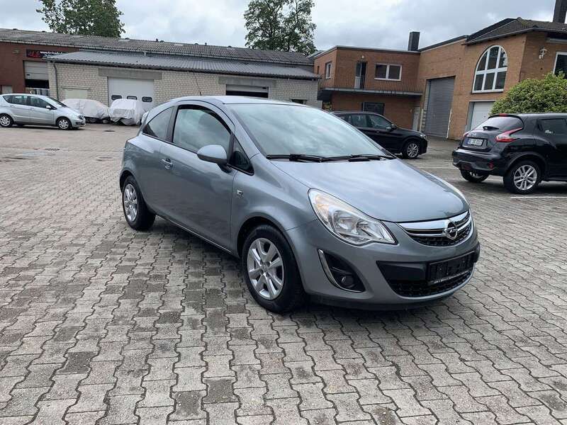 Silbersee/perl silber (m2) Gebraucht 2011 Opel Corsa Satellite Kleinwagen | 3.350 € (Fairer Preis) - Bild 1/4
