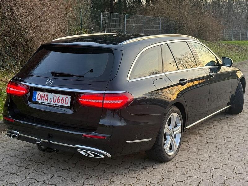 Gebraucht Mercedes E350 258 PS (189 kW) 2017 Schwarz Limousine