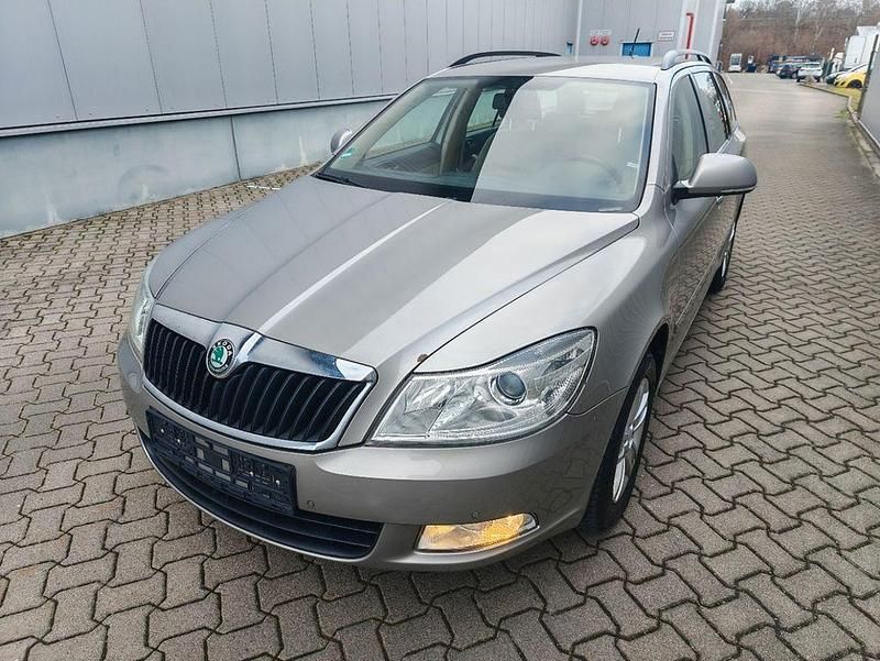 Beige Gebraucht 2012 Skoda Octavia Elegance Kombi | 3.880 € (Superpreis) - Bild 1/4