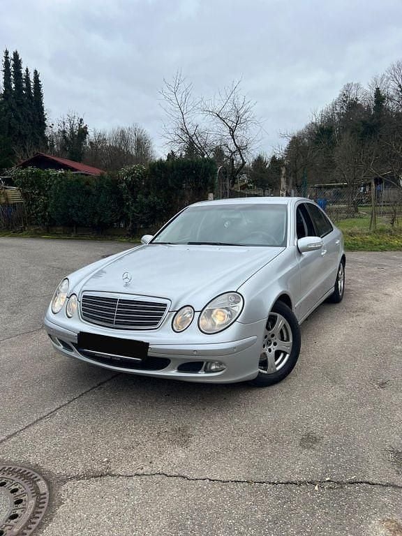 Gebraucht Mercedes E220 150 PS (110 kW) 2005 Silber Limousine