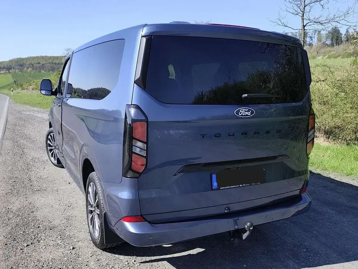 Gebraucht Ford Tourneo Custom Titanium 170 PS (125 kW) 2025 Blau Van