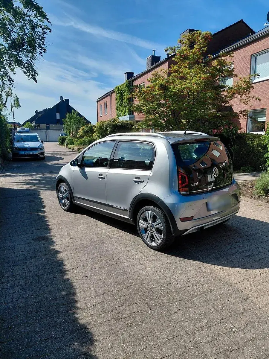 Gebraucht VW cross up! 75 PS (55 kW) 2017 Silber Kleinwagen