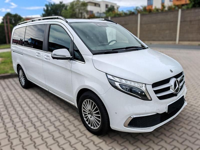 Weiß Gebraucht 2021 Mercedes V300 Avantgarde Edition Van / Kleinbus | 55.550 € (Superpreis) - Bild 1/4