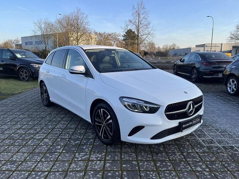 Gebraucht Mercedes B250e Progressive 218 PS (160 kW) 2024 Weiß Van / Kleinbus