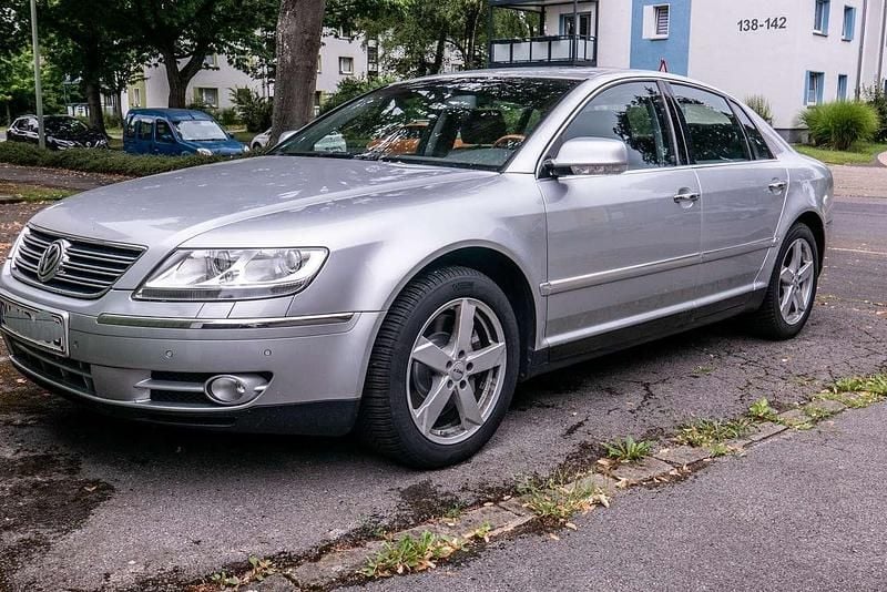 Silber Gebraucht 2004 VW Phaeton Limousine | 6.750 € (Fairer Preis) - Bild 1/4