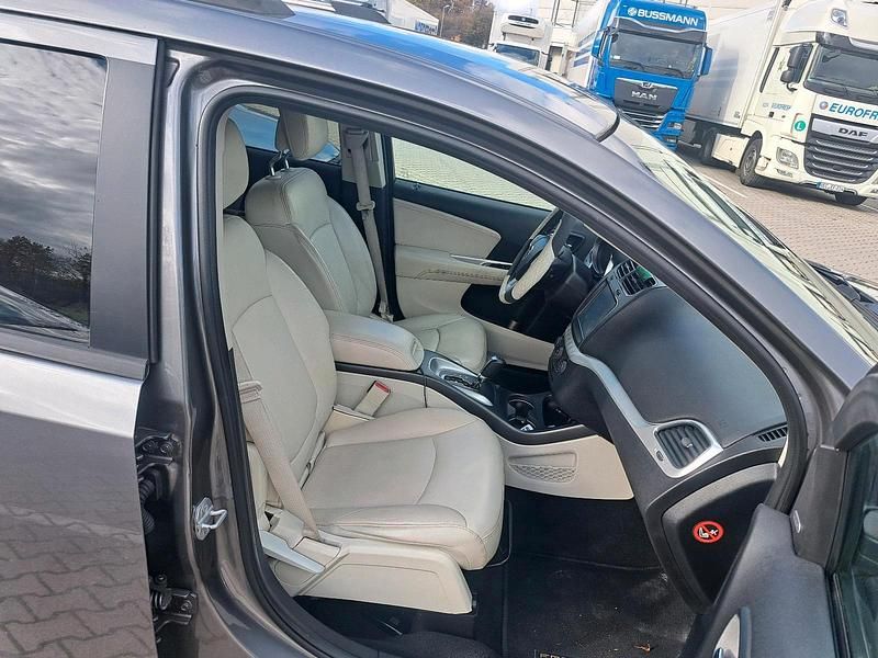 Grau Gebraucht 2012 Fiat Freemont SUV | 8.500 € (Fairer Preis) - Bild 1/4