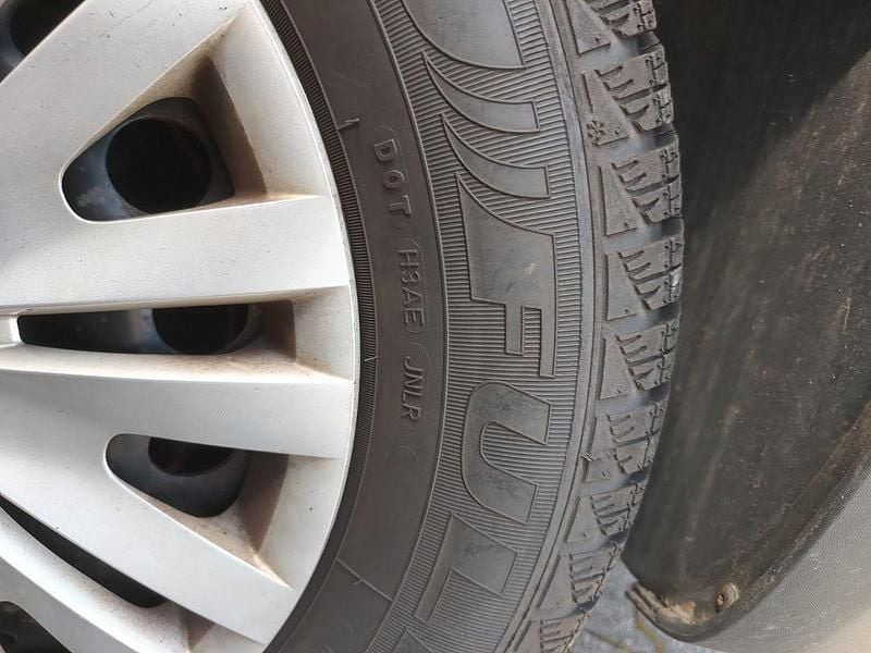 Gebraucht VW Caddy 105 PS (77 kW) 2013 Schwarz Van / Kleinbus