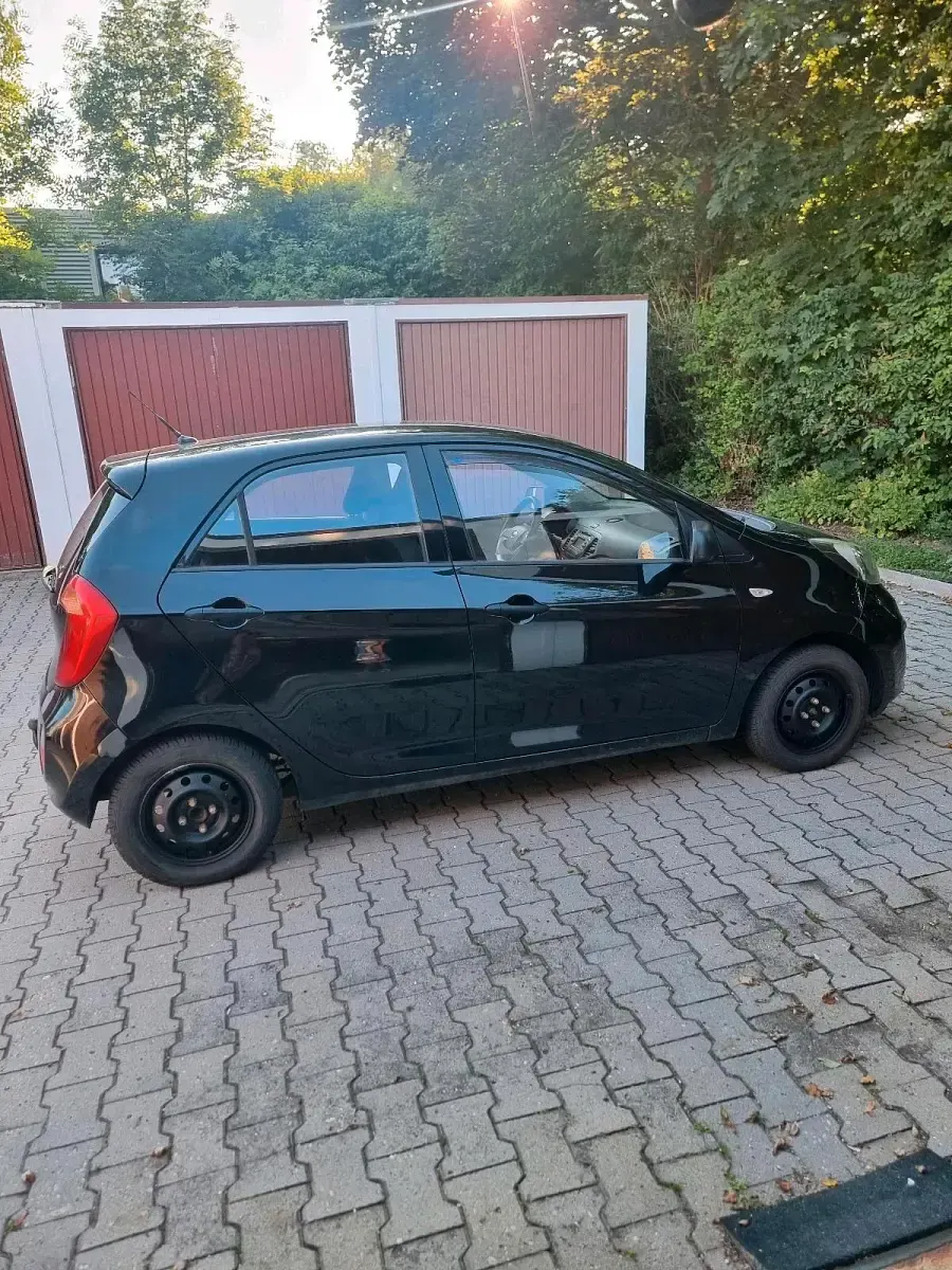 Gebraucht Kia Picanto Attract 69 PS (50 kW) 2012 Schwarz Kleinwagen