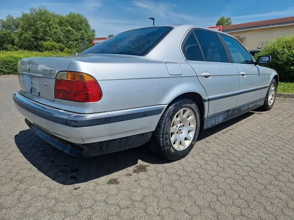 Gebraucht BMW 735 238 PS (175 kW) 2000 Silber Limousine