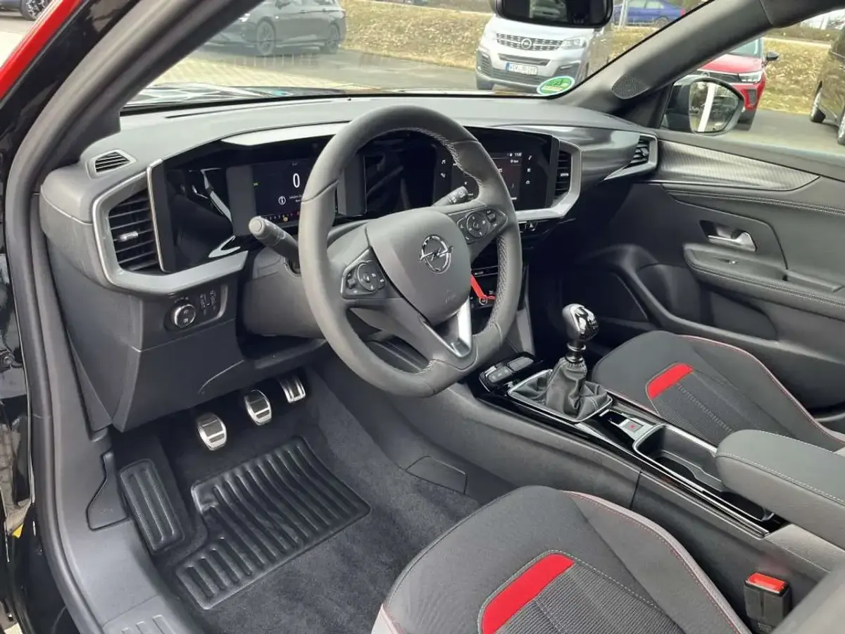 Gebraucht Opel Mokka 136 PS (100 kW) 2024 Karbon schwarz metallic SUV