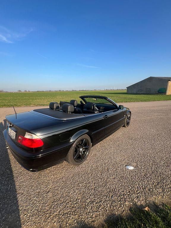 Gebraucht BMW 320 Cabriolet Performance 170 PS (125 kW) 2001 Schwarz Cabrio