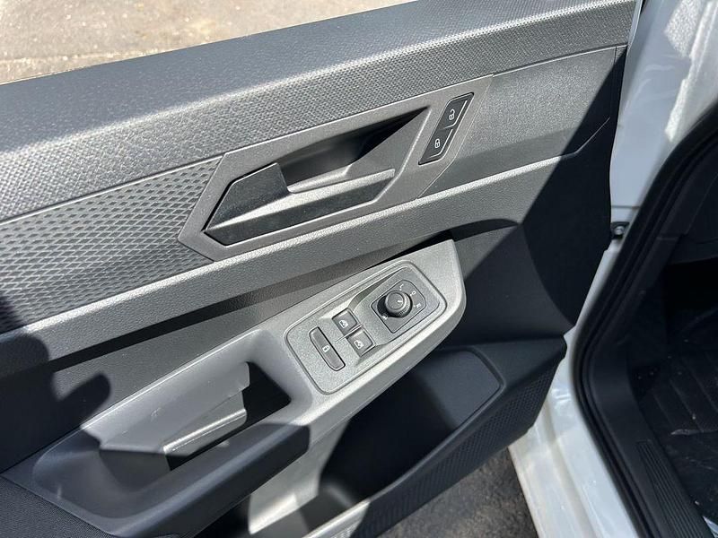 Gebraucht VW Caddy Basis 102 PS (75 kW) 2024 Weiß Van / Kleinbus