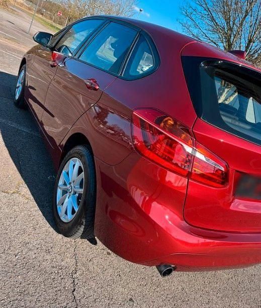 Gebraucht BMW 218 Basis 136 PS (100 kW) 2015 Rot Kombi