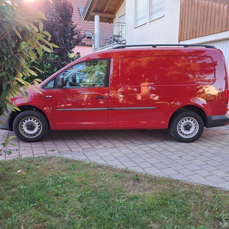 Gebraucht VW Caddy Maxi 110 PS (80 kW) 2017 Rot Van / Kleinbus
