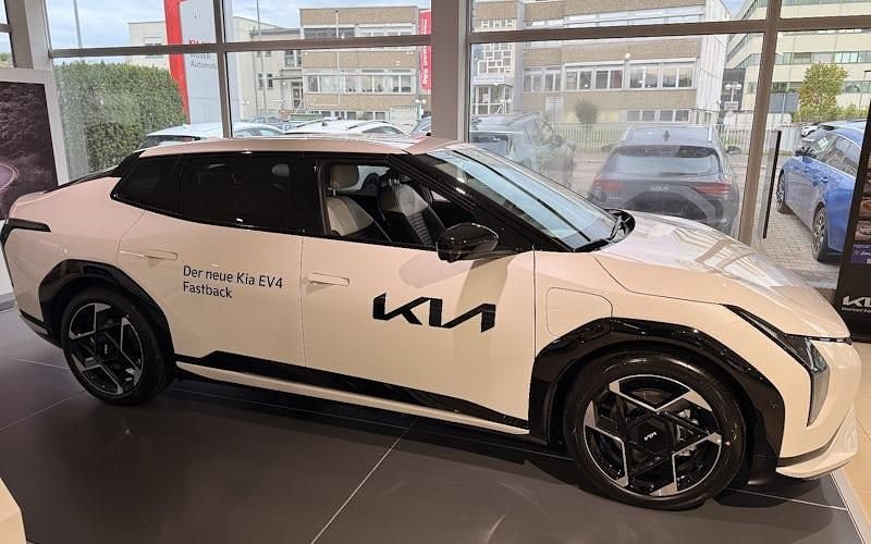 Neu Kia EV4 GT-Line 150 kW (204 PS) 2025 Weiß Kleinwagen