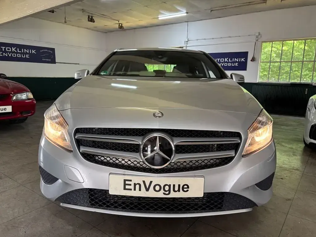 Gebraucht Mercedes A180 122 PS (89 kW) 2014 Silber Kleinwagen