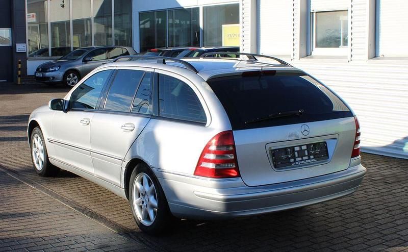 Gebraucht Mercedes C220 Elegance 150 PS (110 kW) 2003 Silber Limousine