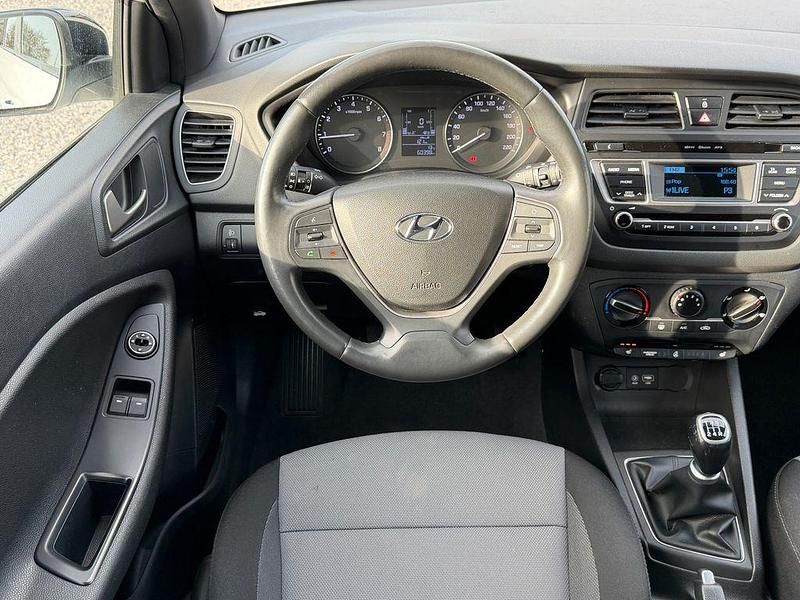 Gebraucht Hyundai i20 84 PS (61 kW) 2018 Weiß Limousine