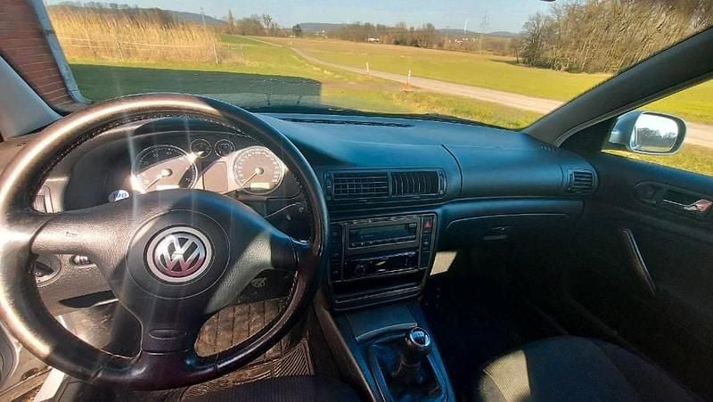 Gebraucht VW Passat 101 PS (74 kW) 2001 Silber Limousine