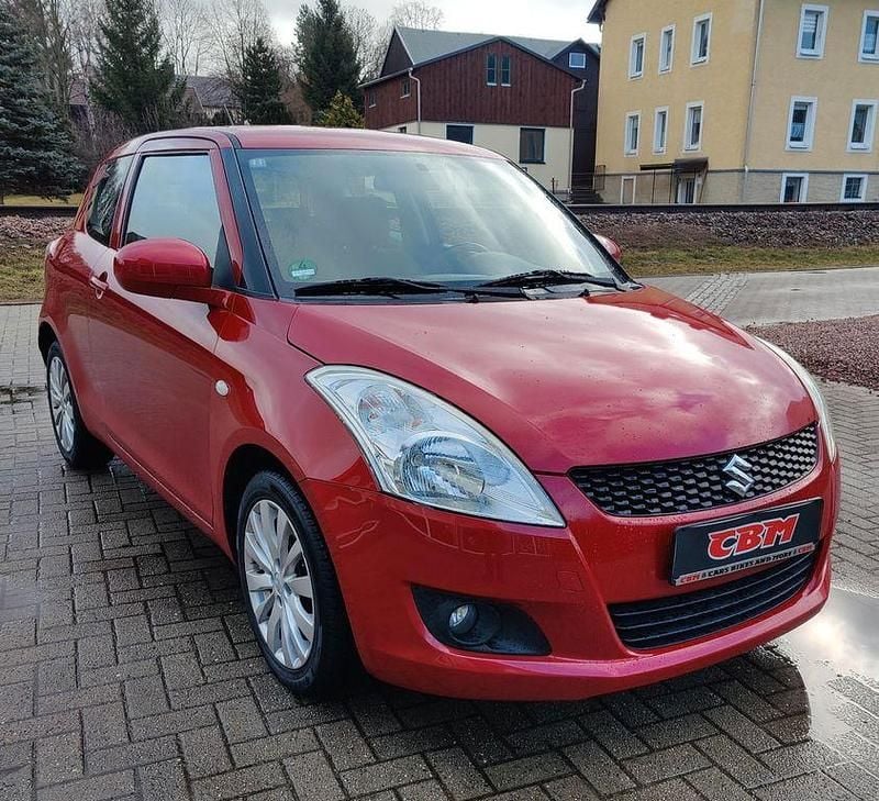 Gebraucht Suzuki Swift Comfort 94 PS (69 kW) 2014 Rot Kleinwagen