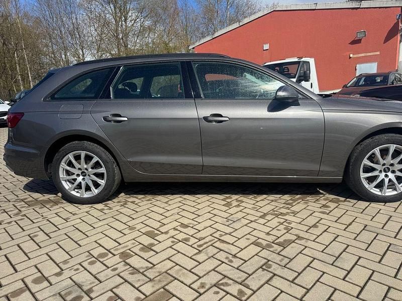 Gebraucht Audi A4 163 PS (119 kW) 2021 Grau Limousine